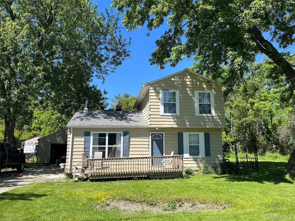 7057 Lapeer Rd Lapeer Rd, Davison