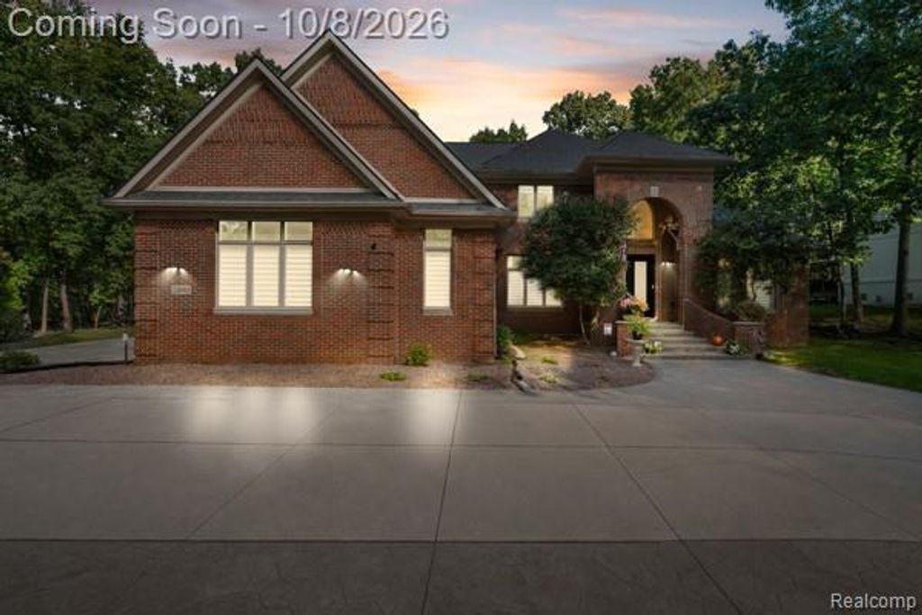 2490 Island View Drive, West Bloomfield