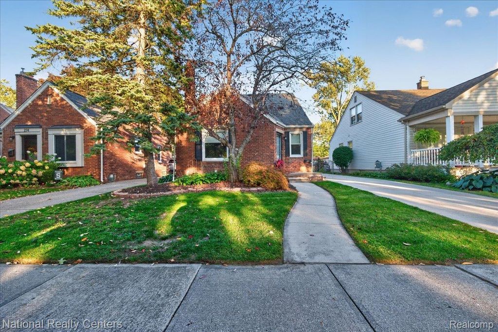 210 N Wilson Avenue, Royal Oak