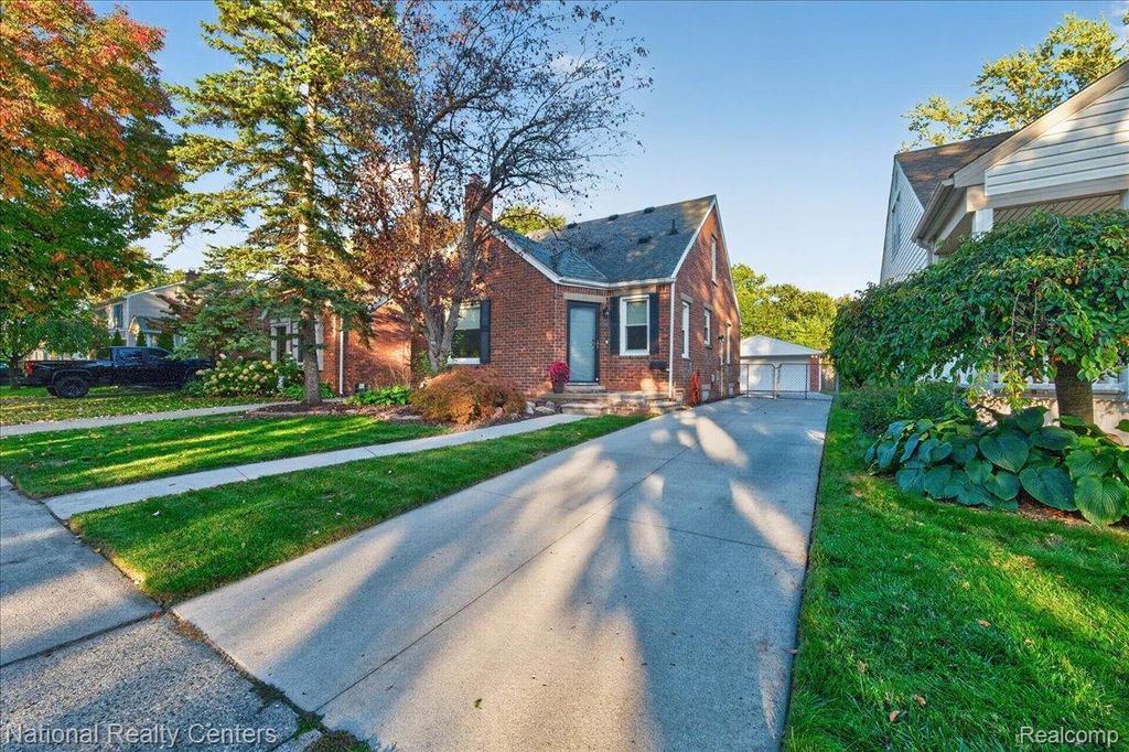 210 N Wilson Avenue, Royal Oak