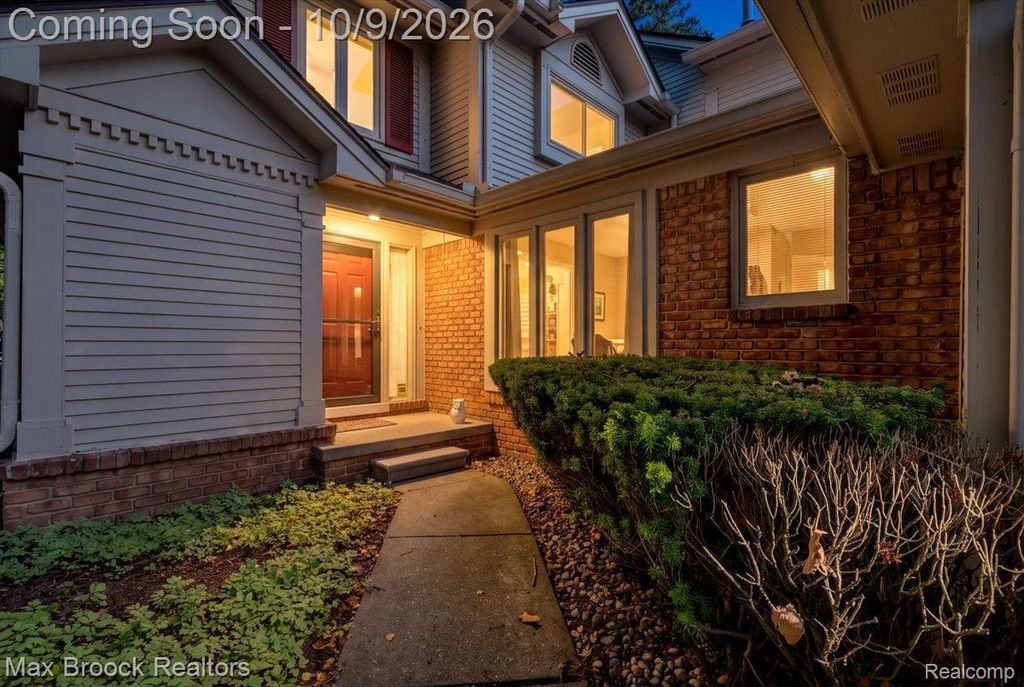 7133 Bridge Way, West Bloomfield