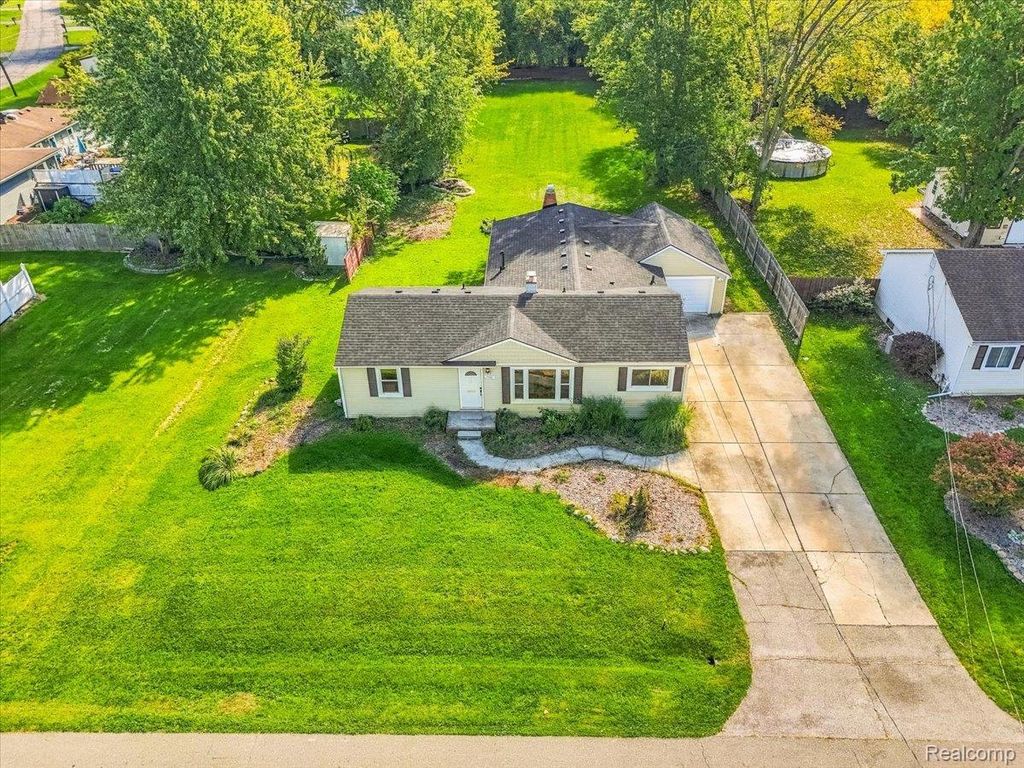 28841 Grayfield Drive, Farmington Hills