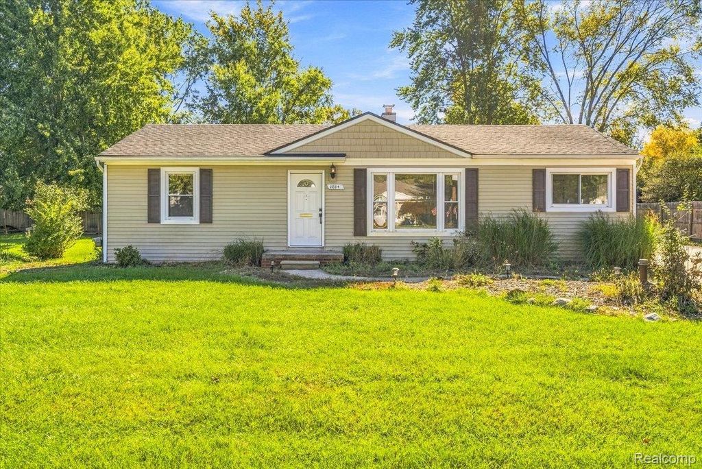 28841 Grayfield Drive, Farmington Hills