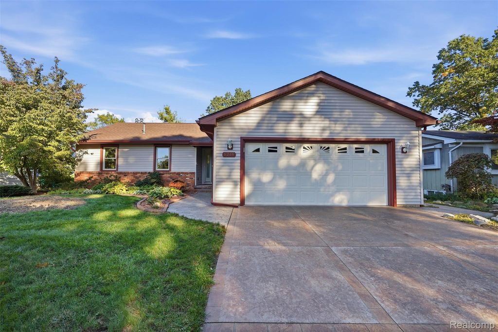 6249 Baldwin Circle, Green Oak township