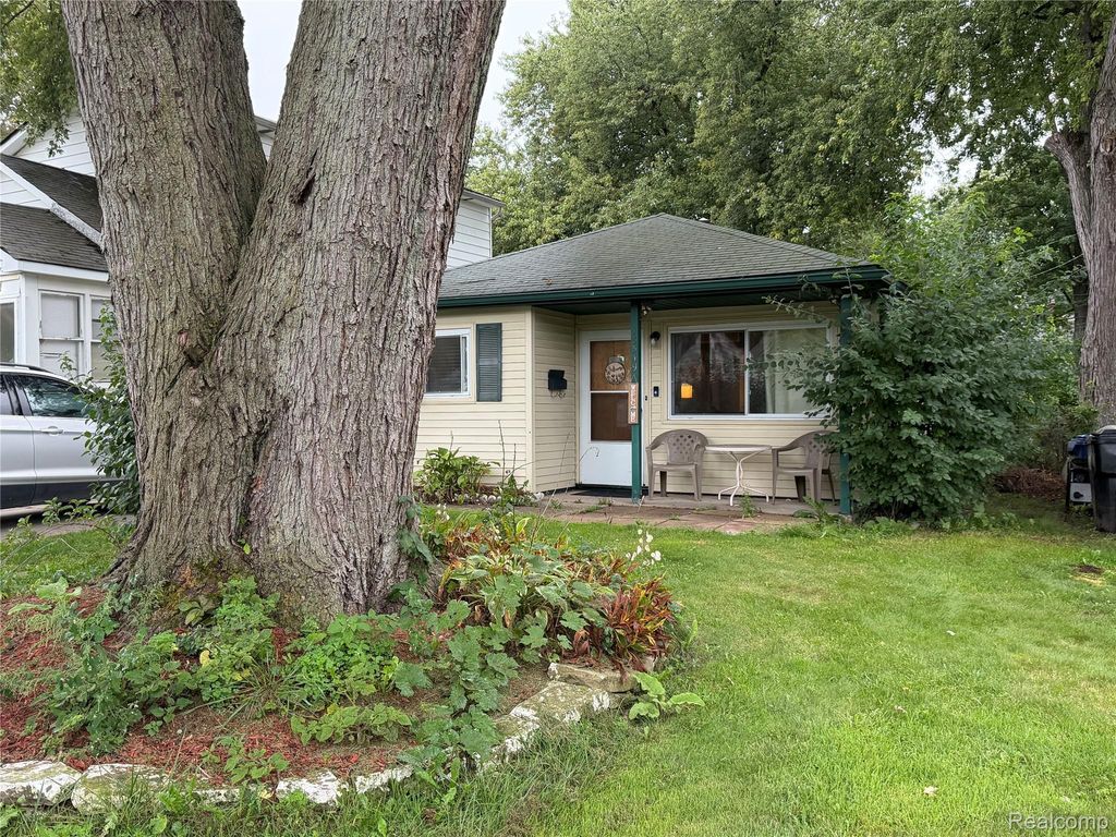 15549 Winston, Redford