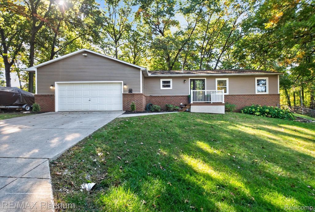 2822 Macomb Street, Pinckney