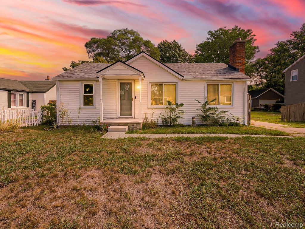 20380 Floral Street, Livonia