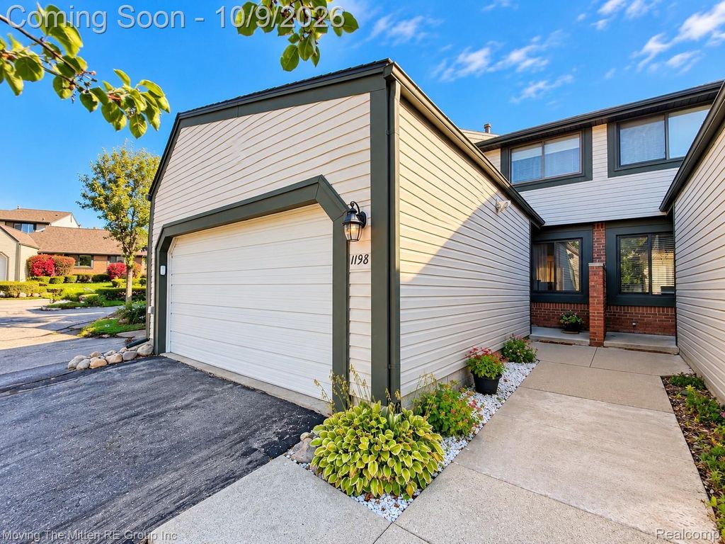 1198 Concord Court, Northville