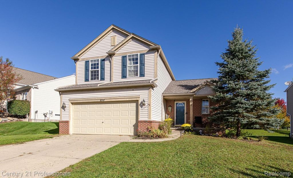 858 Canyon Creek Drive, Holly township