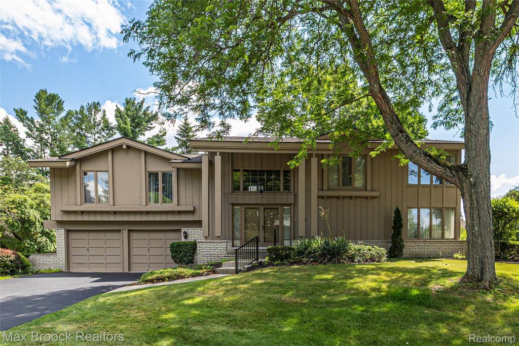 3265 Bloomfield Shore Drive, West Bloomfield