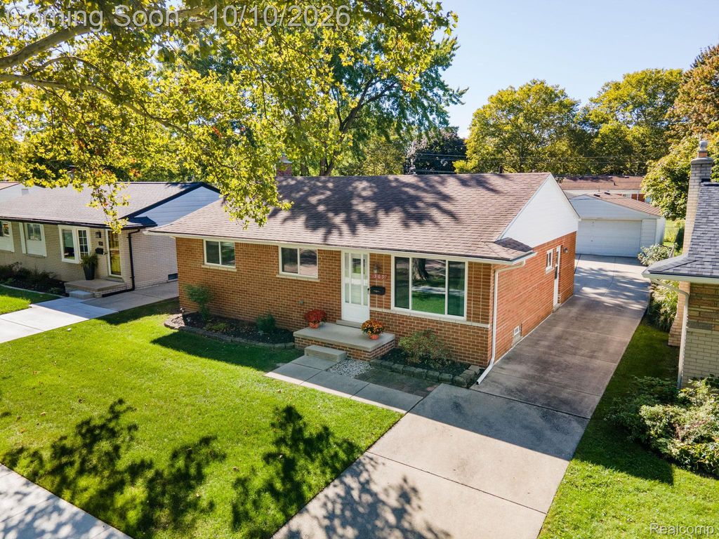 369 N Chocolay Avenue, Clawson