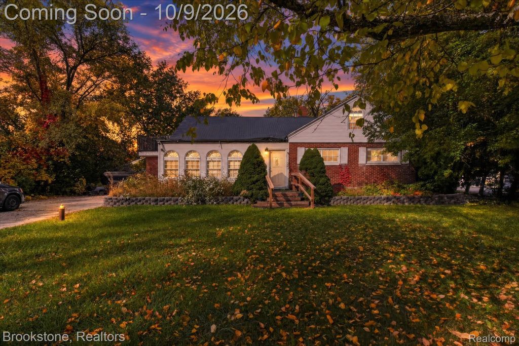 1120 Schust Road, Saginaw