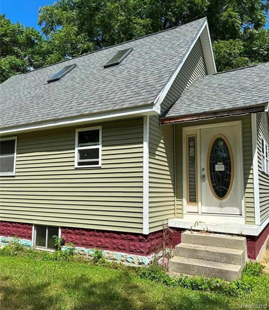 5325 Sitka Street, Burton