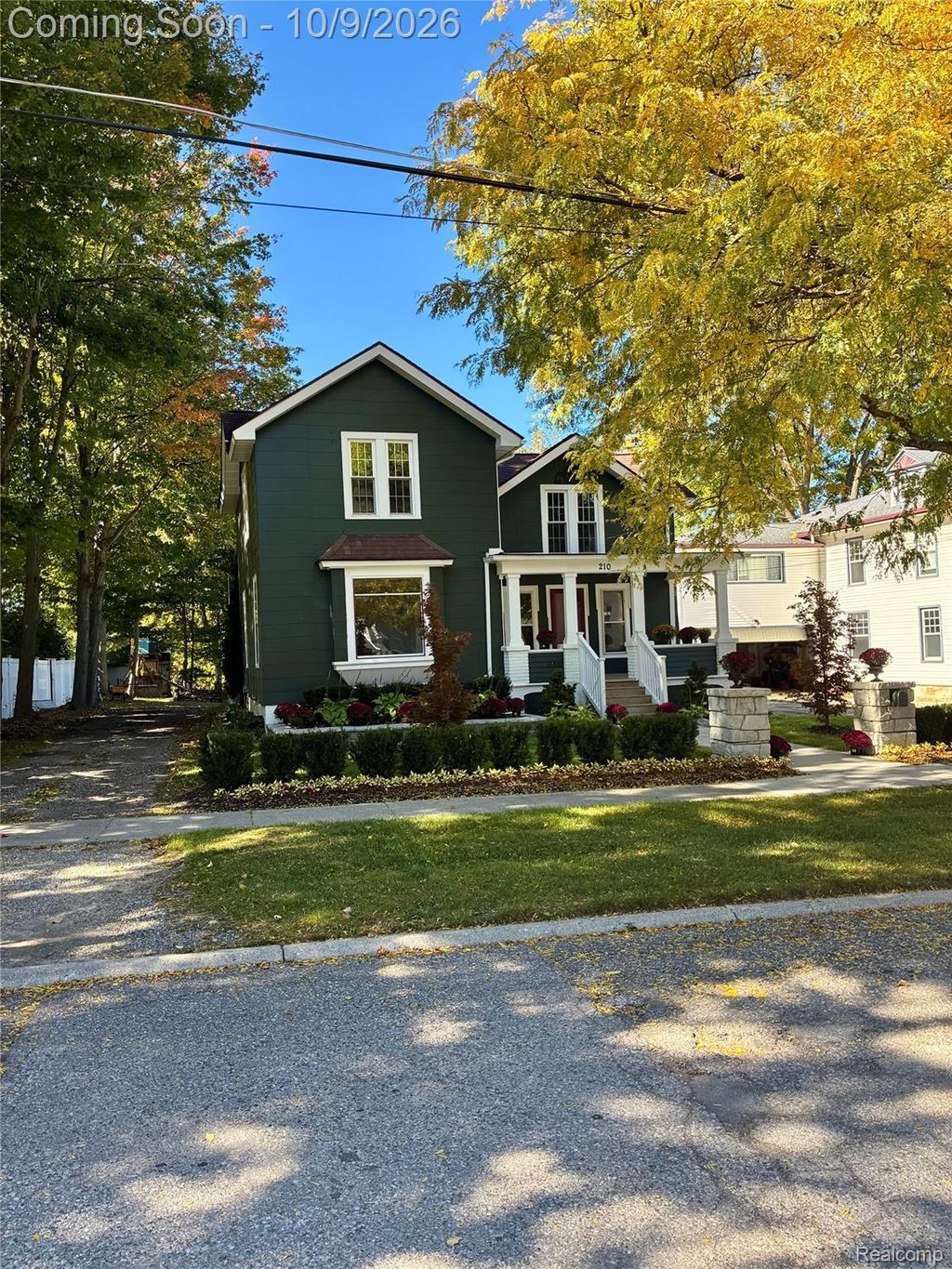 210 College Street, Holly village