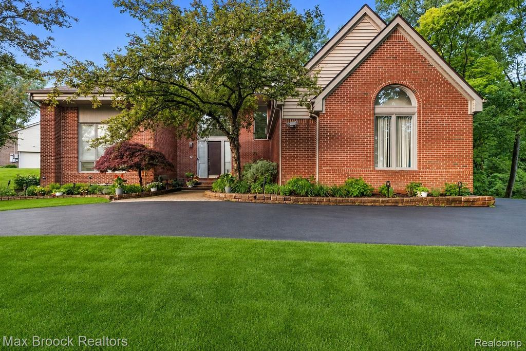 2295 Shore Hill Drive, West Bloomfield