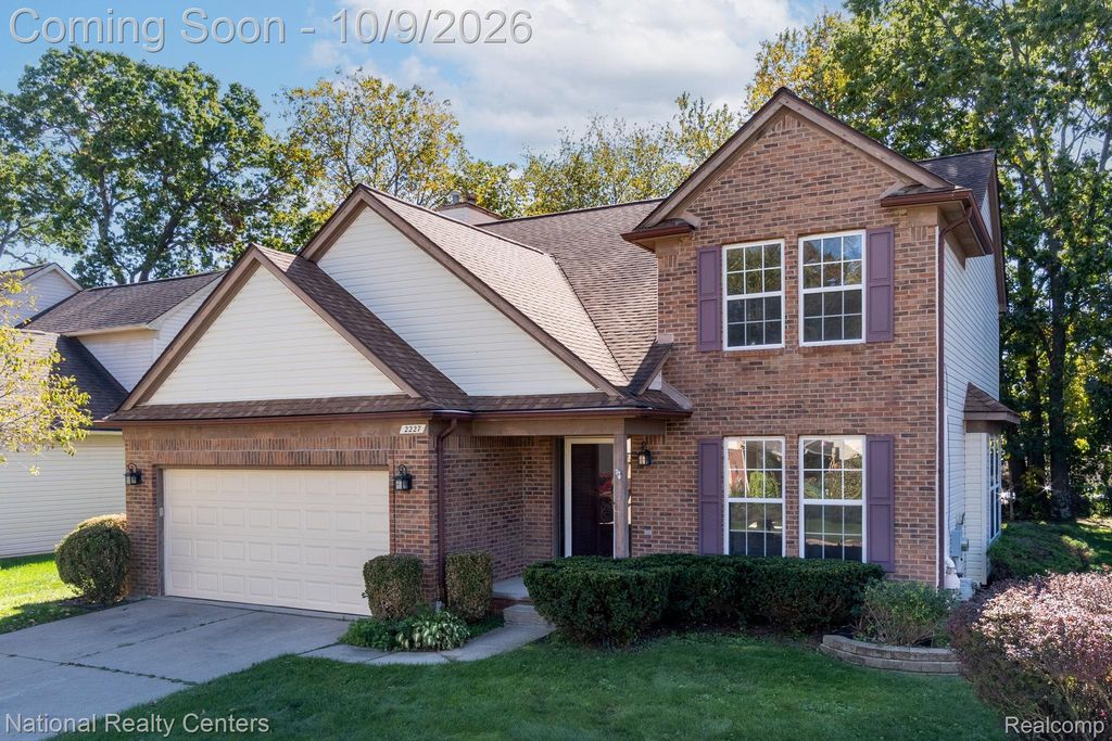2227 Forest Hills Drive, Lake Orion