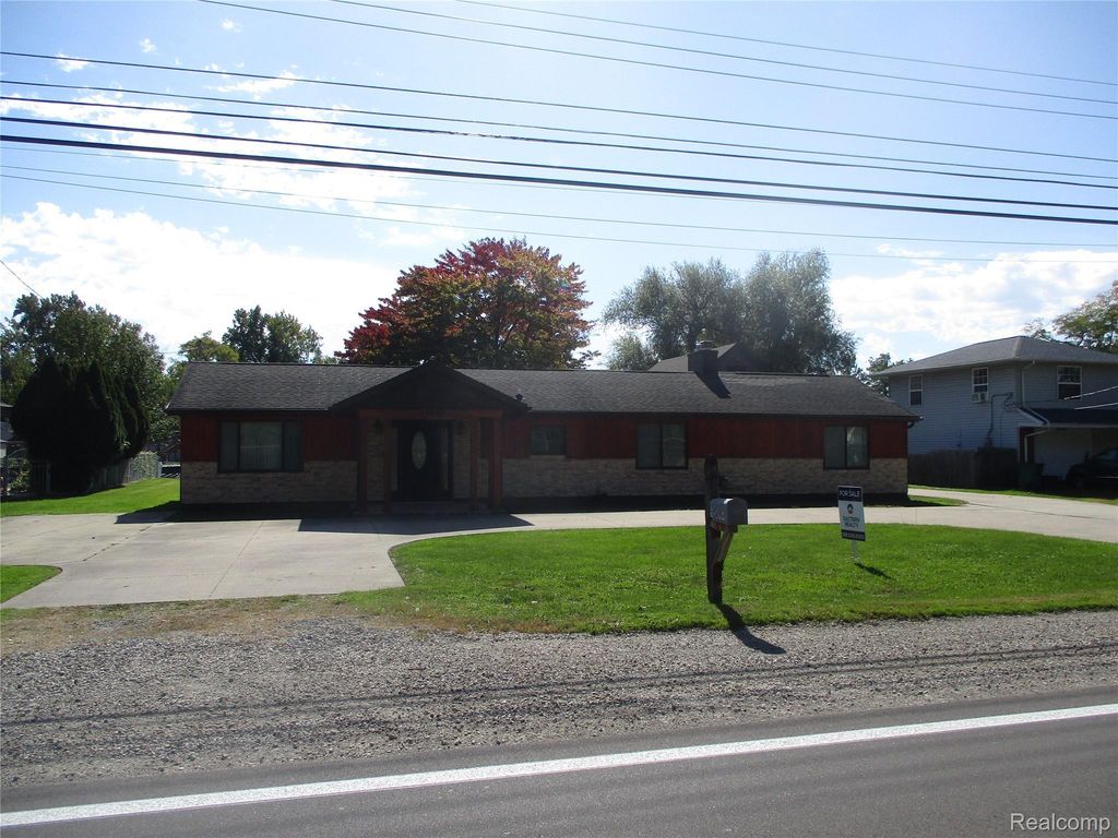 25800 N North River Road, Harrison Township