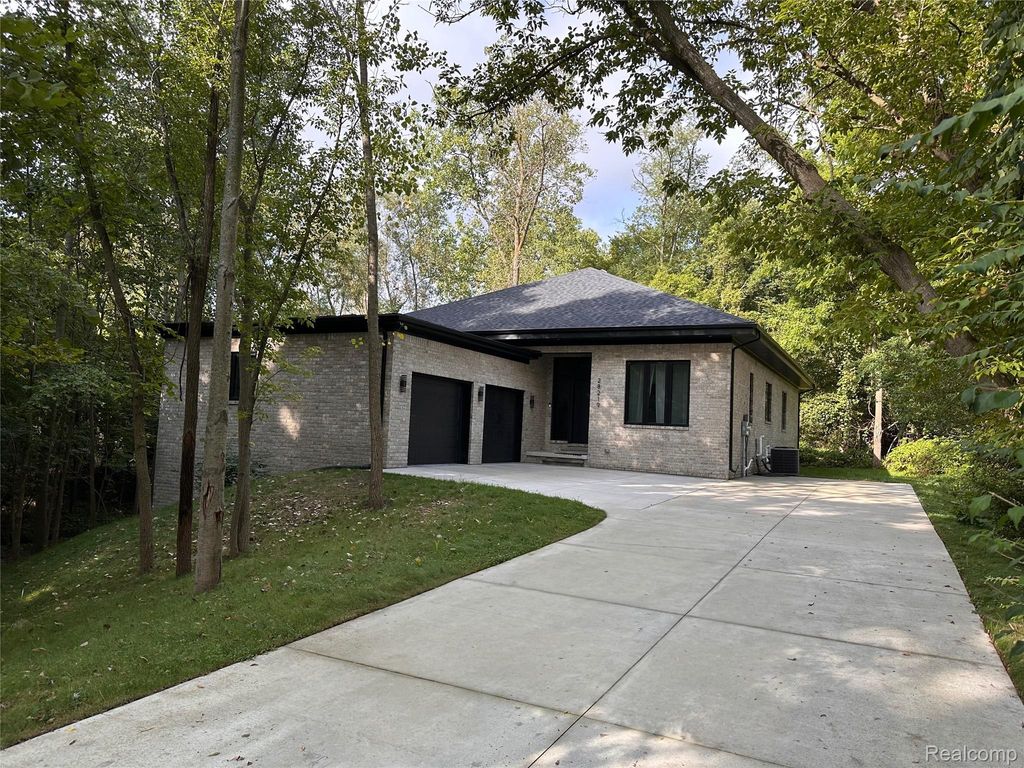 28219 Westbrook Court, Farmington Hills