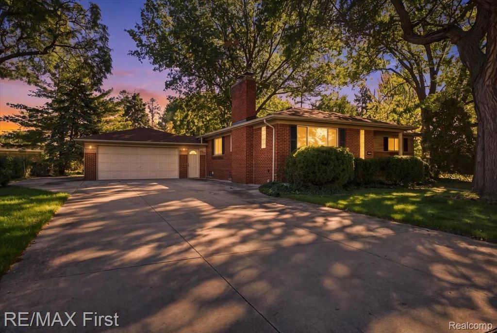 30640 Lorraine Avenue, Warren
