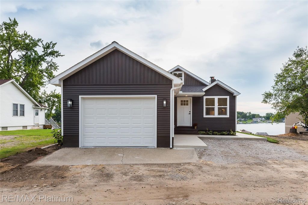 6298 Fonda Lake Drive, Brighton
