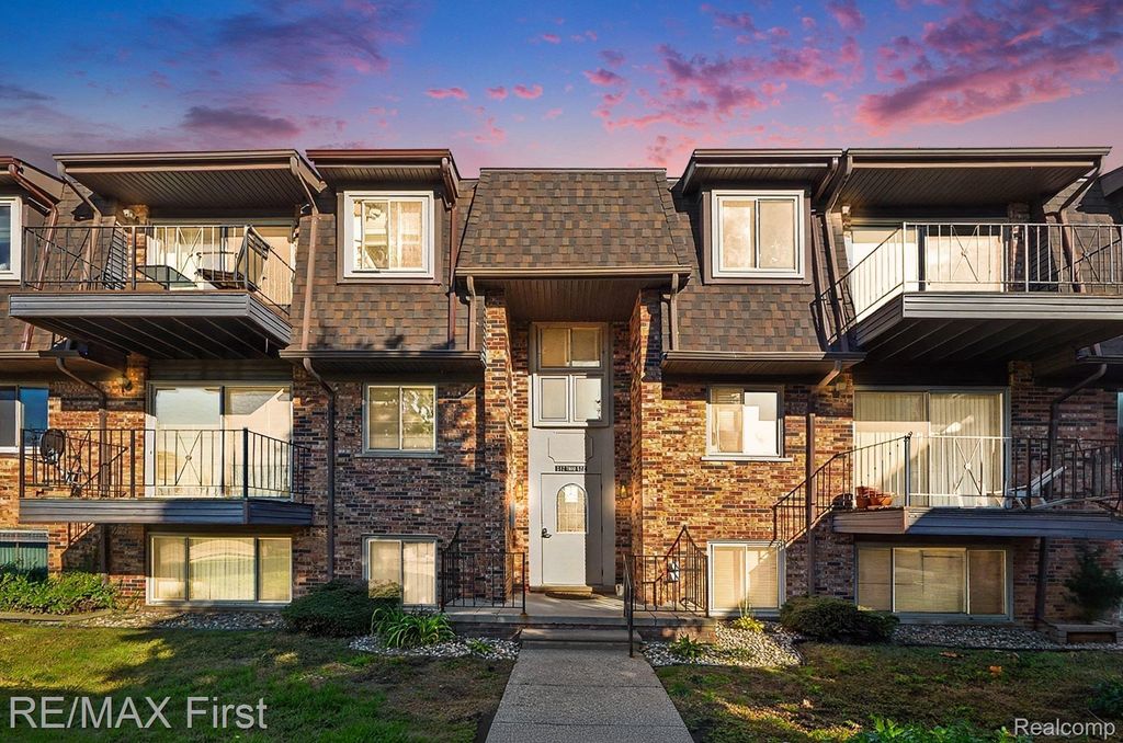 519 Riviera Drive, St. Clair Shores