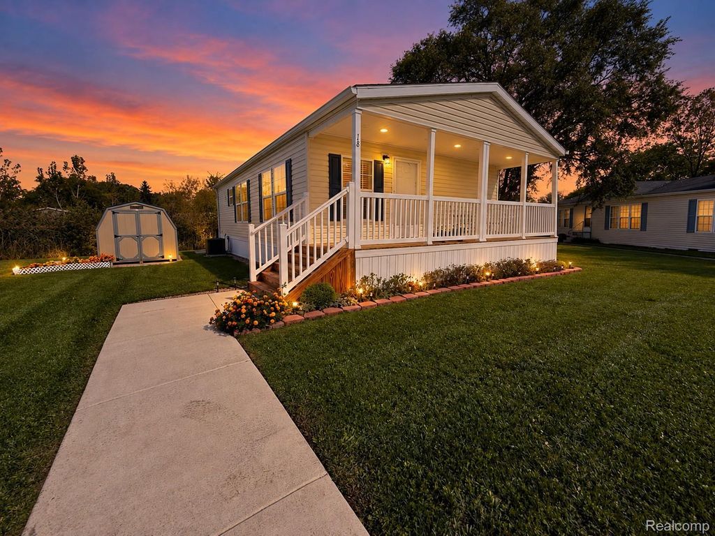 18 Pilgrim Court, Erie