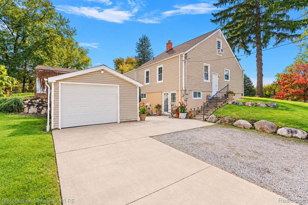 1566 Joslyn Avenue, Pontiac