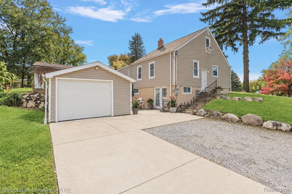 1566 Joslyn Avenue, Pontiac