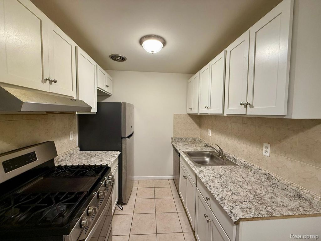 38290 Fairway Court 145a, Clinton Township