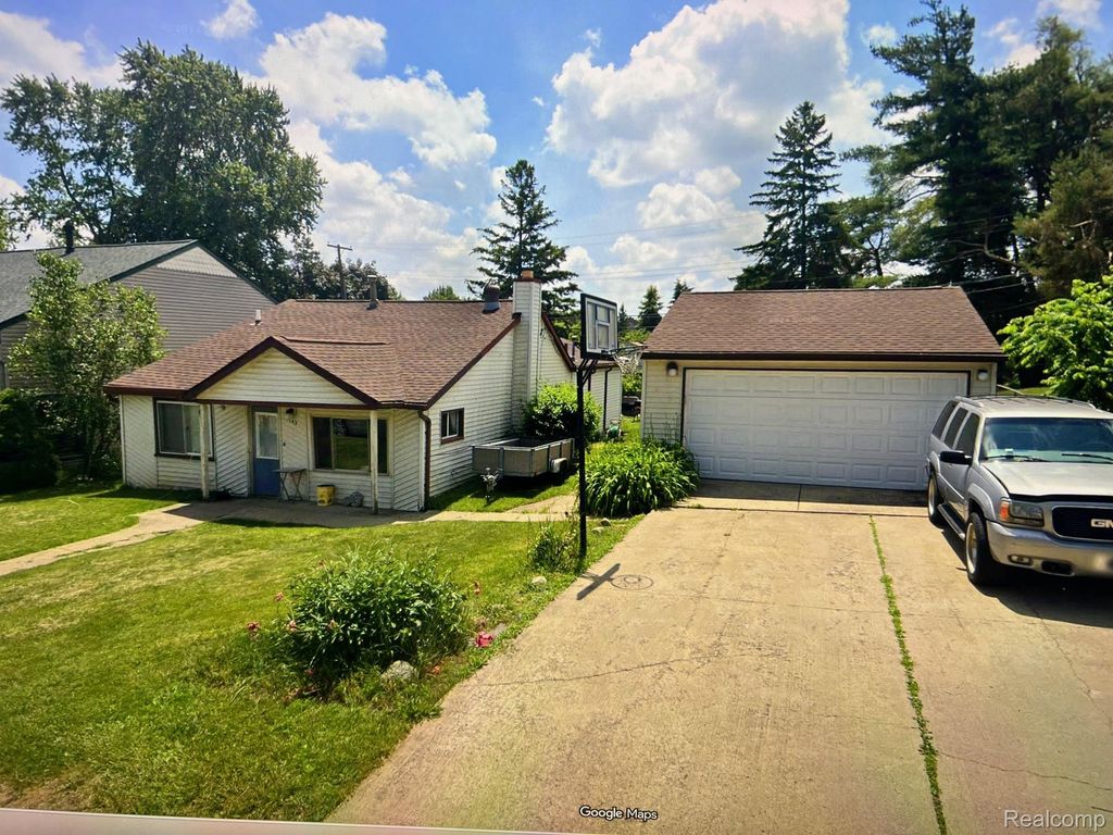 163 Pickford Street, Novi