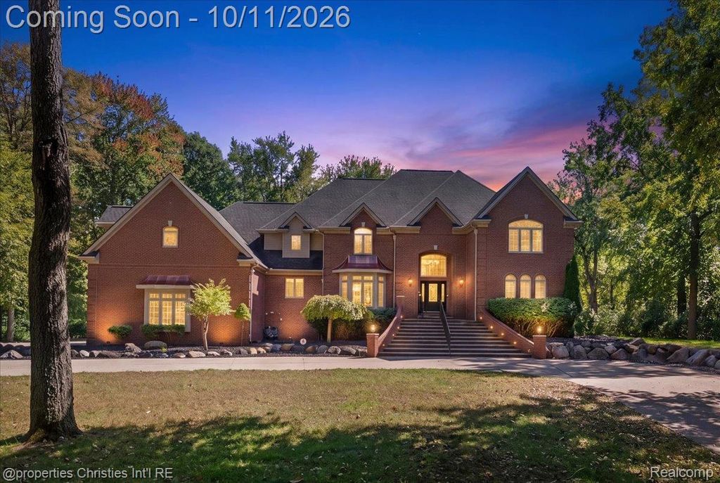 6986 Montgomery Drive, Shelby Twp