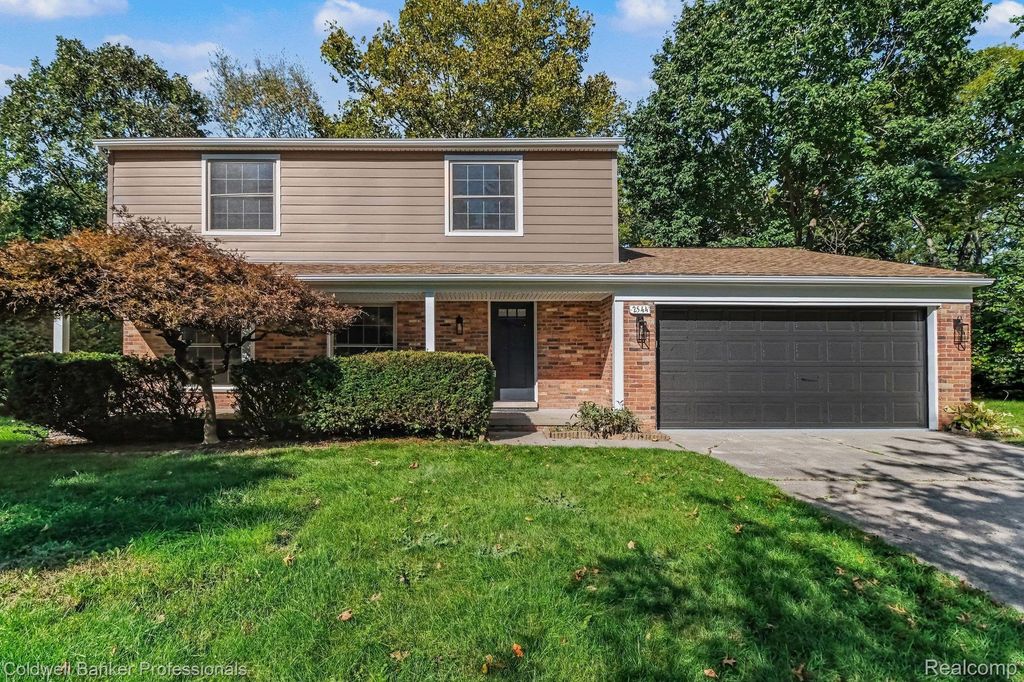 2544 Oxford Drive, Troy