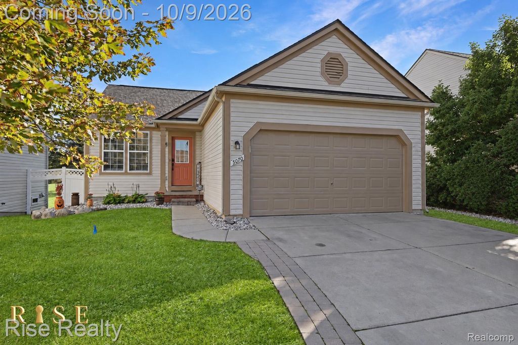 5070 Meadow Crest Circle, Holly