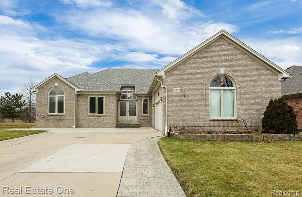 40497 Riverbend Drive, Sterling Heights