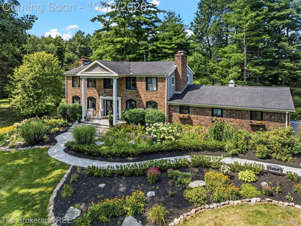 1570 E Rose Center Road, Holly