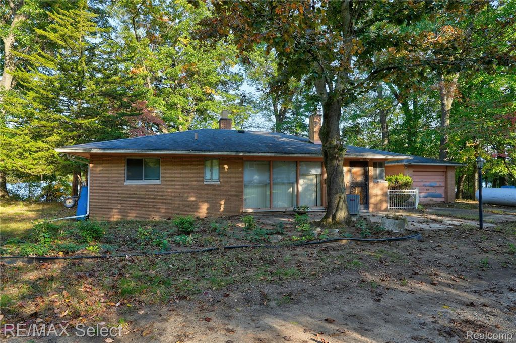400 Lakeshore Drive, Grass Lake