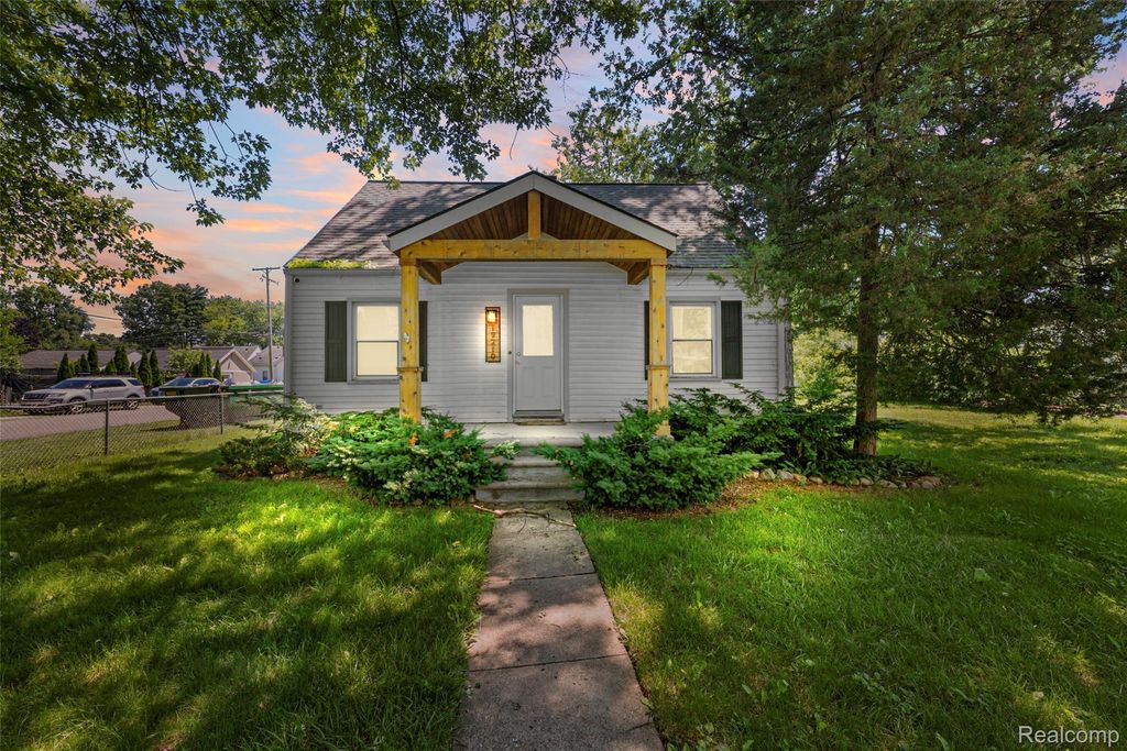 19210 Poinciana, Redford charter township