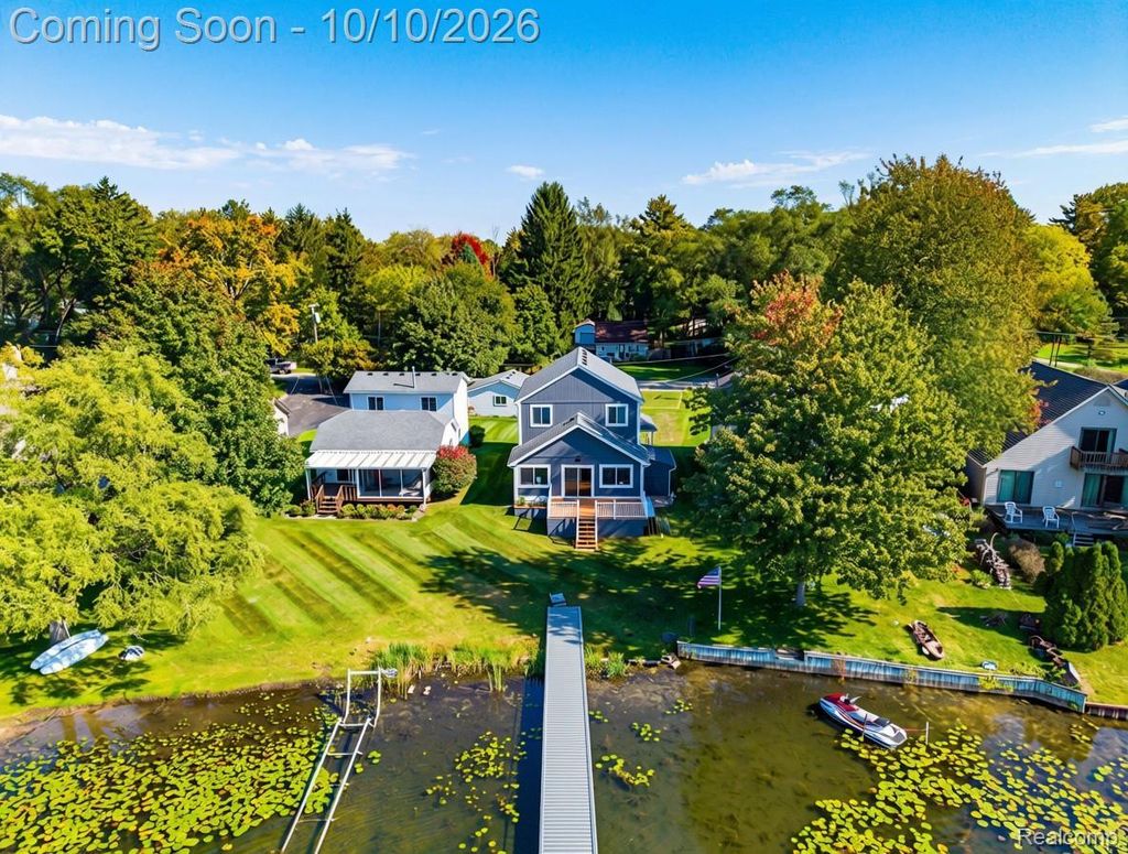 3515 Highland Boulevard, Highland charter township