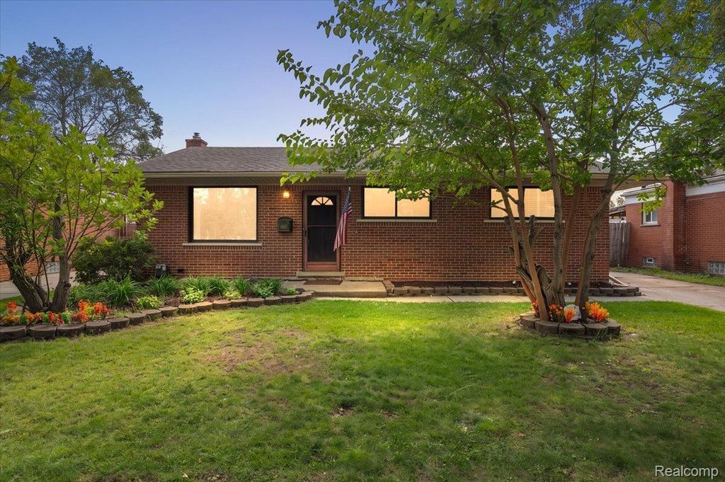 4520 Buckingham Drive, Warren