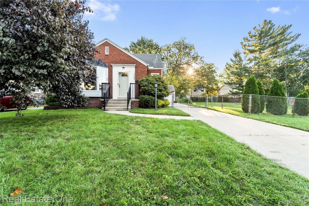 14583 Poplar Street, Southgate
