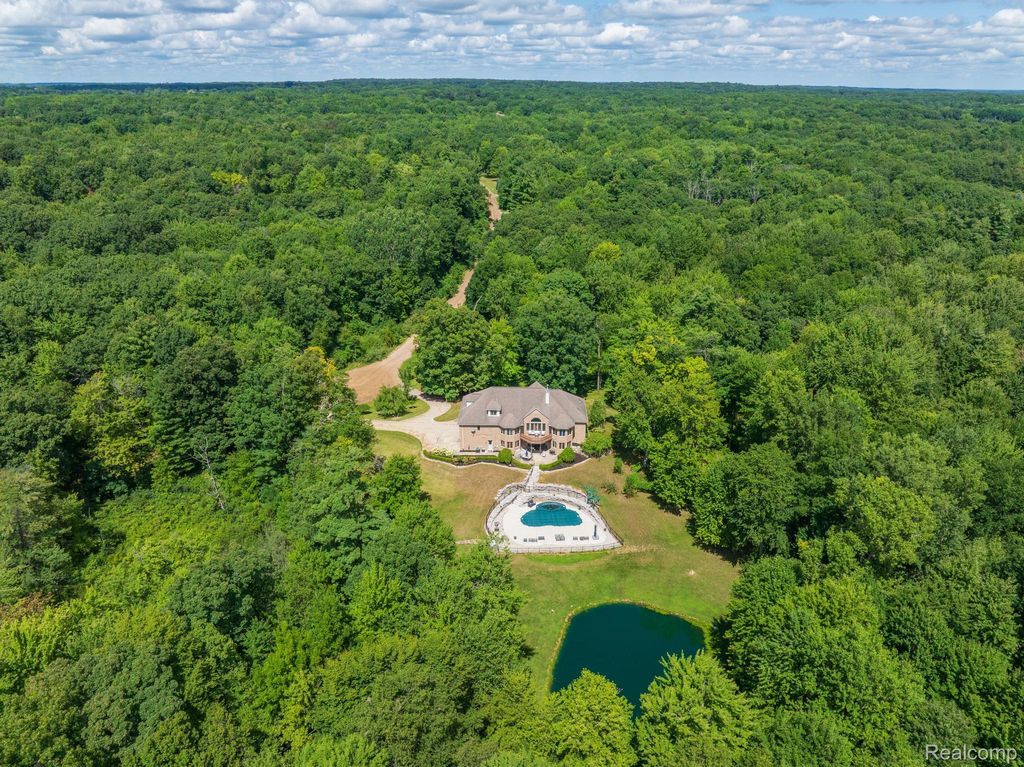 2550 Birch Grove Court, Oxford
