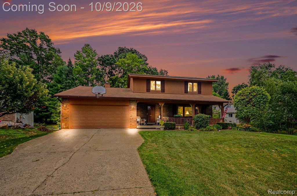 1625 Spruce Court, Commerce charter township