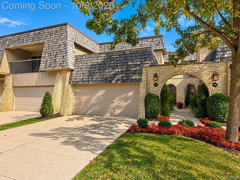 1188 Oakwood Court, Rochester Hills