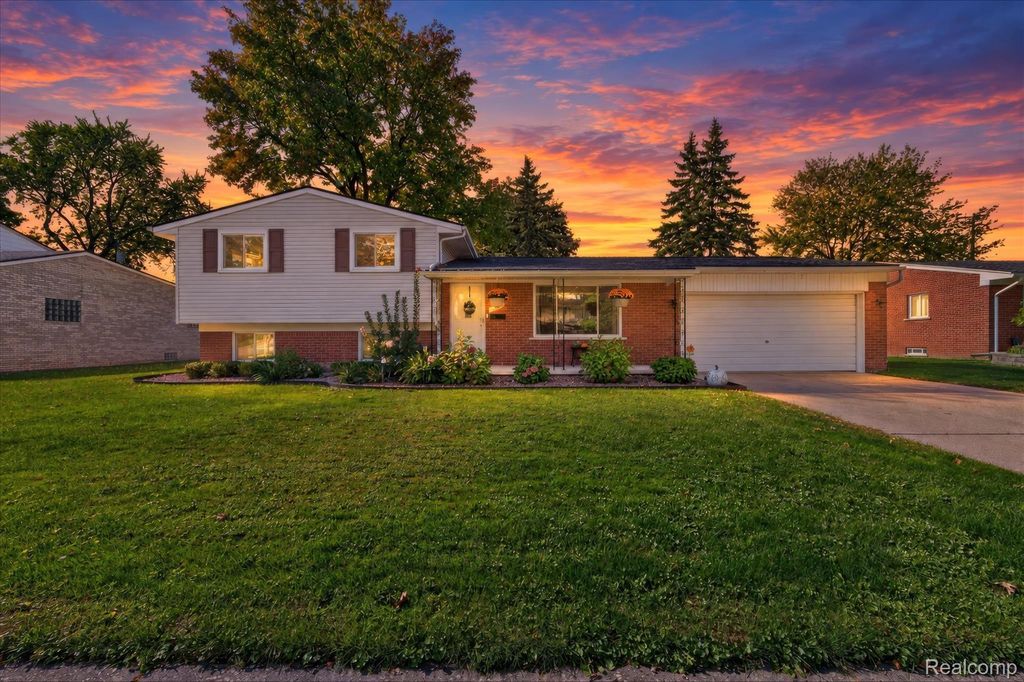 16505 Country Club Drive, Livonia city