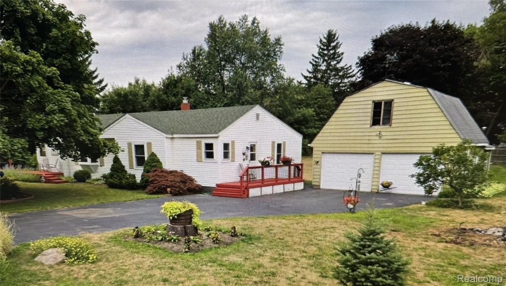 2201 Marston Drive, Waterford charter township