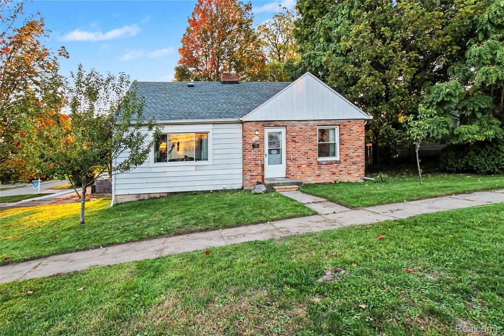 301 N East Street, Fenton city