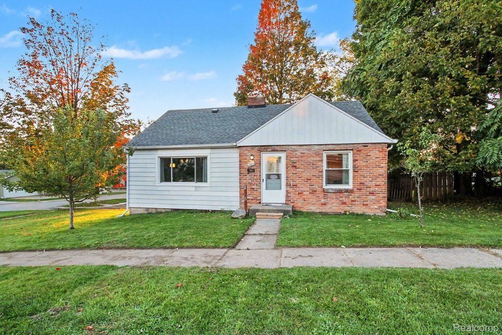 301 N East Street, Fenton city
