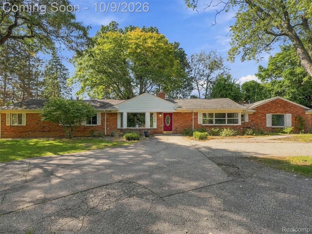 2666 W Hickory Grove Road, Bloomfield charter township