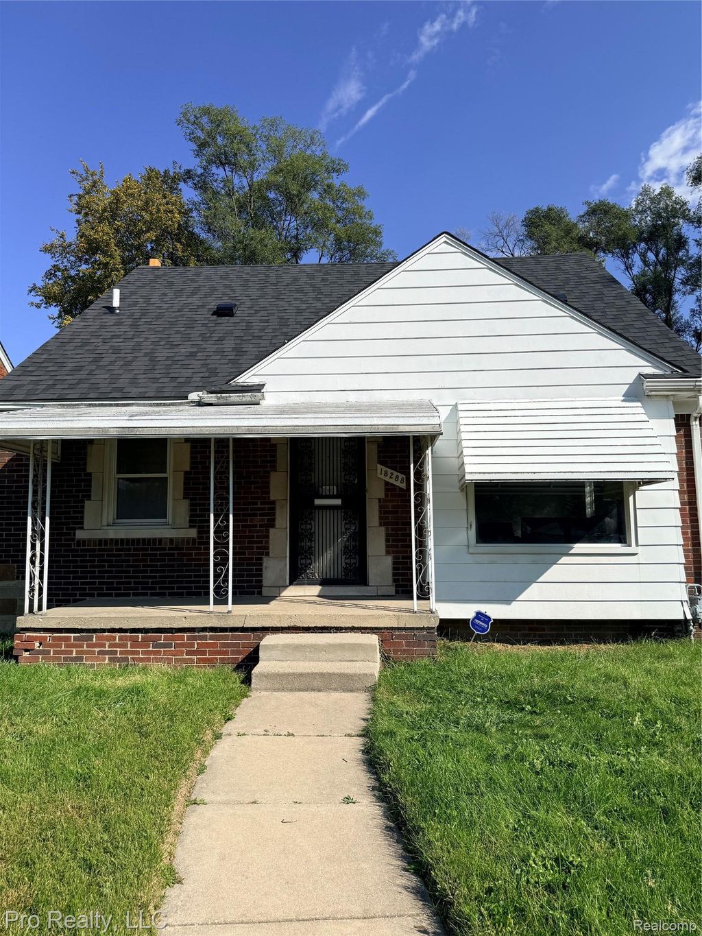 18288 Glastonbury Road, Detroit