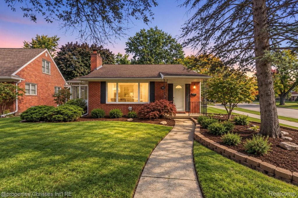 4326 N Verona Circle, Royal Oak